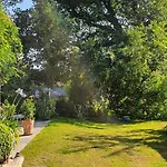Apartment Wybo Mit Garten *
