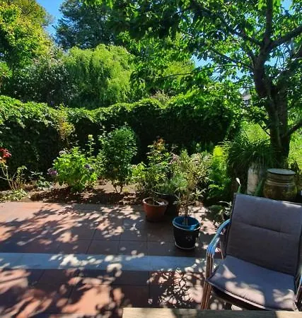 Wybo Mit Garten Apartman *